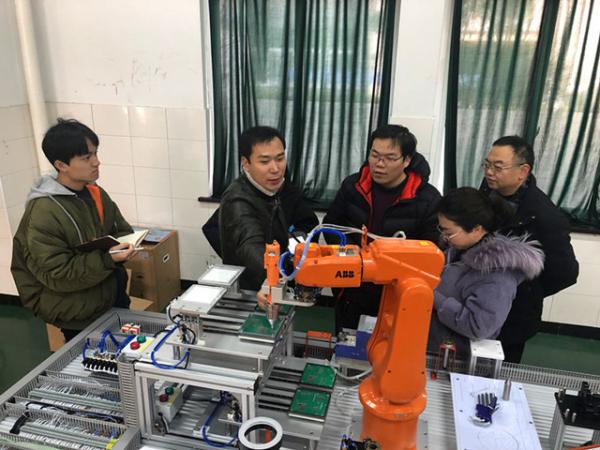 0124加強(qiáng)新技能學(xué)習(xí) 助力新專業(yè)發(fā)展-顧穎娟1_副本.jpg