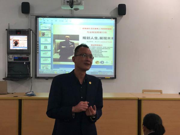 0326校企合作促發(fā)展、職業(yè)規(guī)劃助成長(zhǎng)——秀水中專財(cái)會(huì)系職業(yè)生涯規(guī)劃系列教育側(cè)記-丁利峰1_副本.jpg