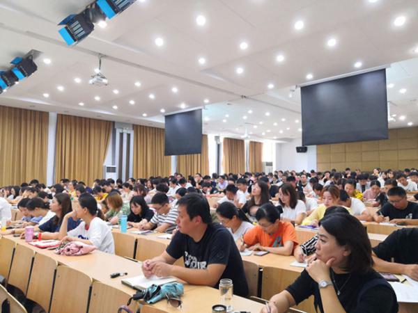 08291以培訓(xùn)促提升 做智慧班主任——秀水中專新學(xué)期教師師德培訓(xùn)系列活動(dòng)拉開帷幕-顧君4_副本.jpg