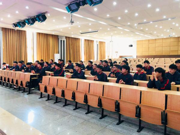 042802校企深度融合 共育技能人才——秀水中專與嘉興市眾誠汽車服務(wù)有限公司舉行校企合作簽約授牌儀式-顧春燕2_副本.jpg